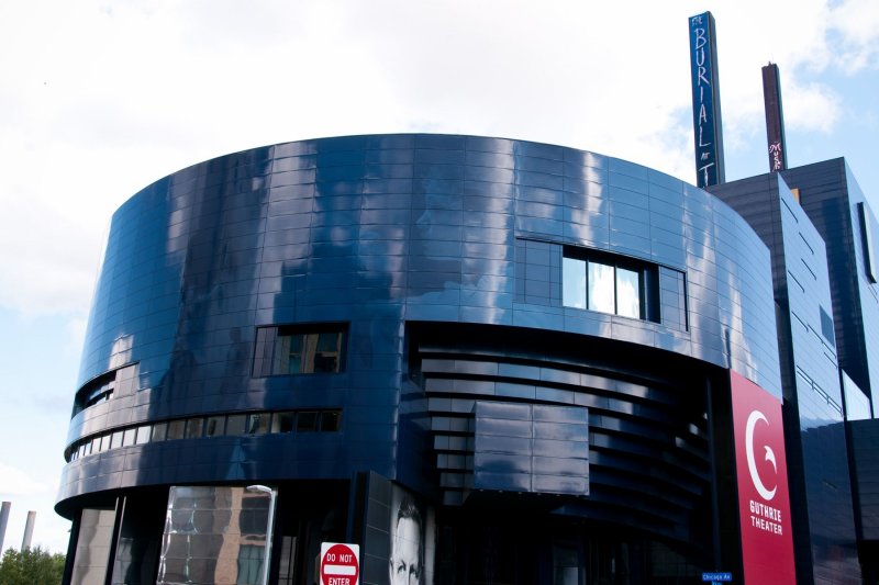 Minneapolis MN Guthrie Theater.jpg