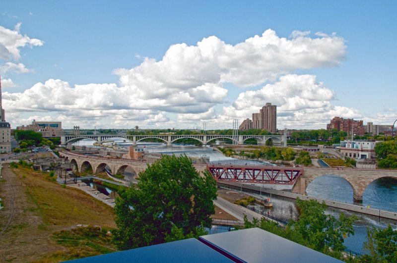 Minneapolis MN St Paul across Mississippi.jpg