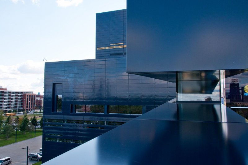 Minneapolis MN Guthrie Theater.jpg