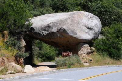 DSC_7153 Sequoia Tunnel Rock.jpg