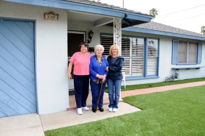 DSC_7554 Ar, Aunt Simone & Bonnie.jpg