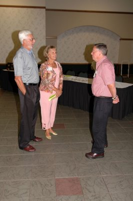 DSC_0040 Rick & Sheri Piper meet old friend Chuck Smith