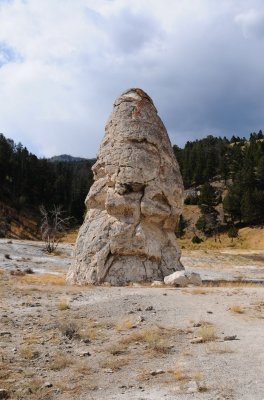 Yellowstone NP Mammoth Hot Springs Liberty Cap.jpg