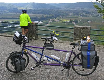 047  George & Laura - Touring France - Rodriguez Toucan Travel touring bike