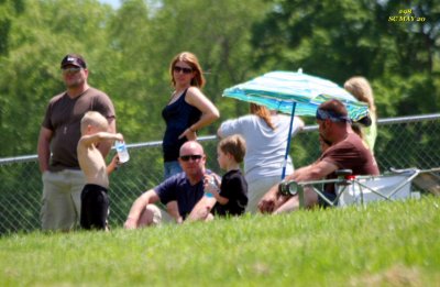 038_spectator_family.JPG
