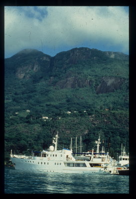 Fantasea 2 in Seychelles_resize.jpg