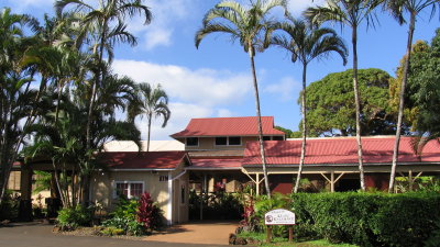 At the Kilohana Plantation you can ride a train, hike through a rainforest and orchard, taste island made rum