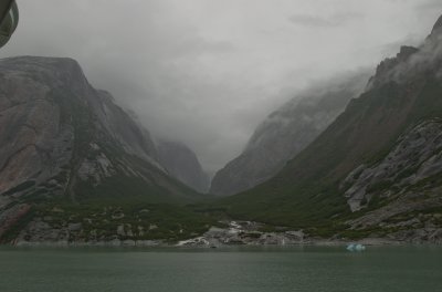 A really neat valley immediately to the left of the glacier.jpg