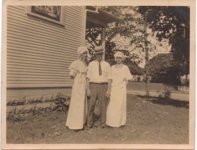 Lola, Fred, and Gertie Thompson.jpg