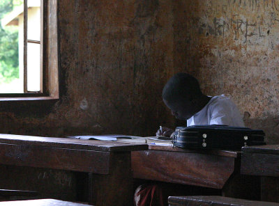 Lone study. Nr Jinga, Uganda.