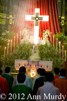 Los Rezadores en la Capilla