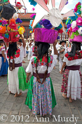 Dancers with canastas