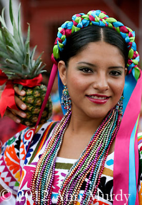 Flor de Pia dancer with pineapple