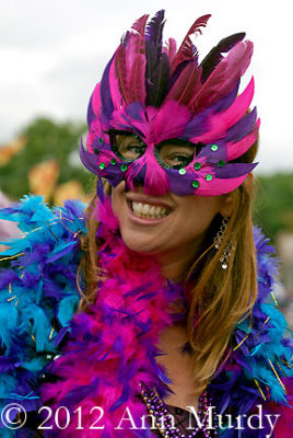 Lady with feather mask & boa
