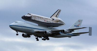 Discovery Lands at Dulles