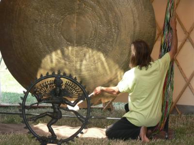 Gong Bathing