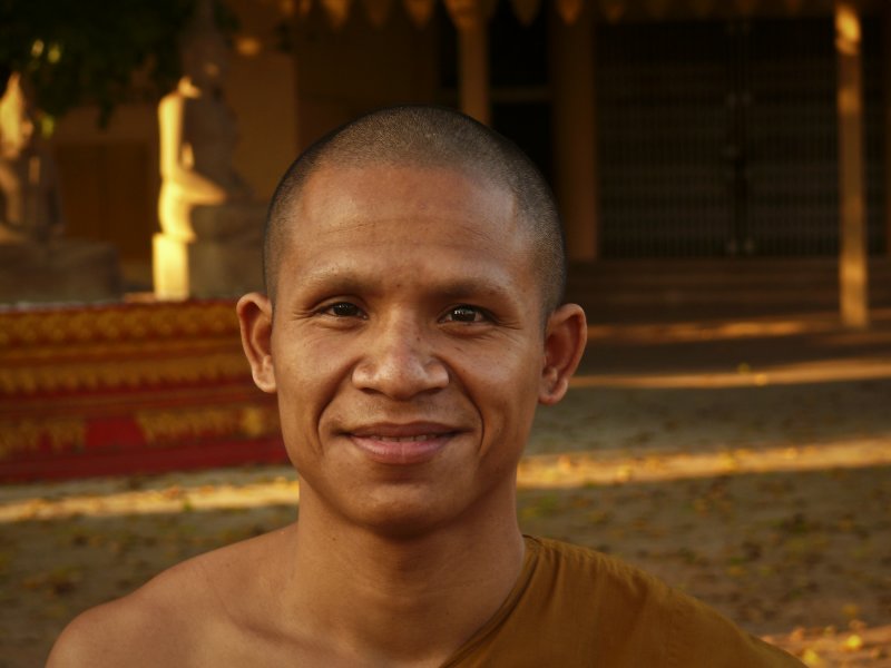 Monk in Pakse.jpg