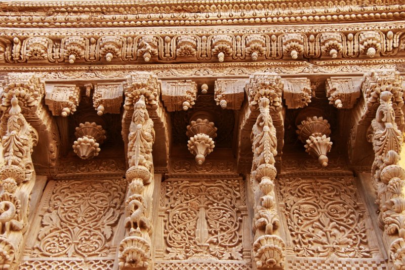 Palanpur detail temple.jpg