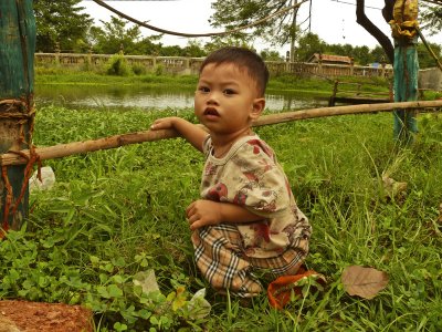Kid near Battambang.jpg