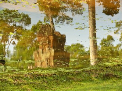 Angkor Thom reflection.jpg