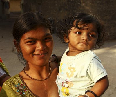 Mother and child Diu.jpg