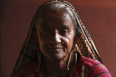 Kutch woman.jpg