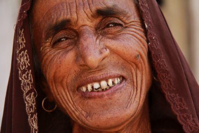 Kutch woman 06 v2.jpg