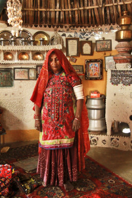 Kutch shy woman.jpg