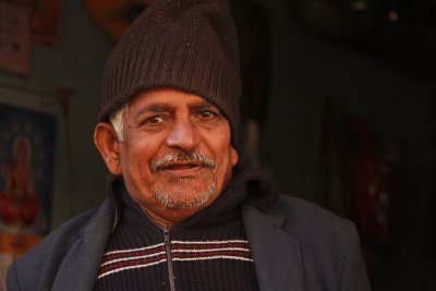 Palanpur man with hat.jpg