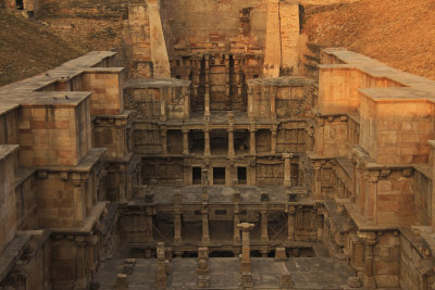 Patan step well 03.jpg