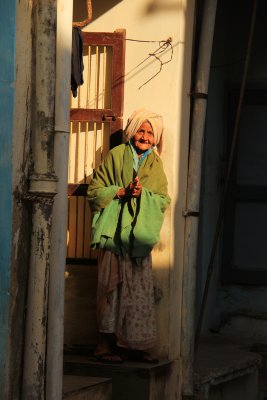 Patan old woman in pol.jpg