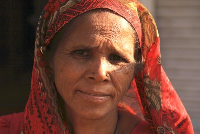 Patan woman red 1.jpg