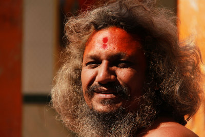 Ahmedabad temple priest.jpg