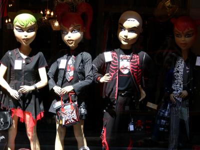 Window dolls