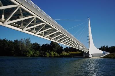 IMG08060 sundial bridge and other photographer.jpg