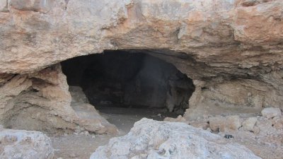 cool cave at Yodfat but not safe to go in