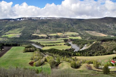 Near Dombas
