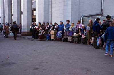 Items for sale near Ploshchad' Revolyutsii Metro, 1995