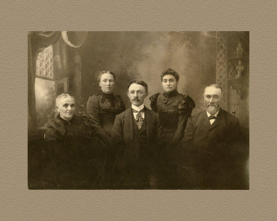 Reddeman Family_edited-1.jpg