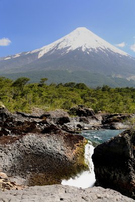Osorno volcano and Petrohu river