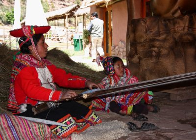 Woman with looms - Peru (IMG_2297ok.jpg)