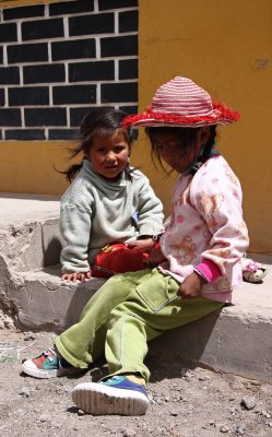 Children game on the street - Peru (IMG_4419ok.jpg)
