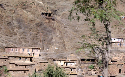 Wioska Berberow w Atlasie/ A Berber village in High Atlas.