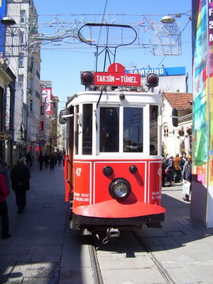 tramwaj na Taksim (Galata)/ a tram on Taksim
