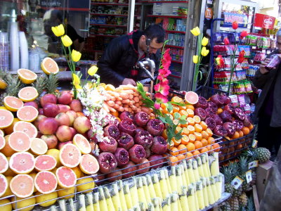 stoisko ze swiezym sokiem/ fresh juice stand