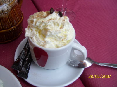Taka sie tam pije cappuccino. Z bita smietana. / Cappuccino Andora style - with whipped cream!  