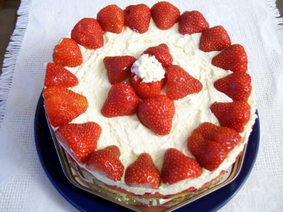 strawberry gateau