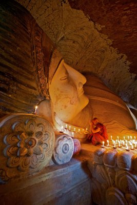 Shin-bin-tha-lyaung reclining Buddha