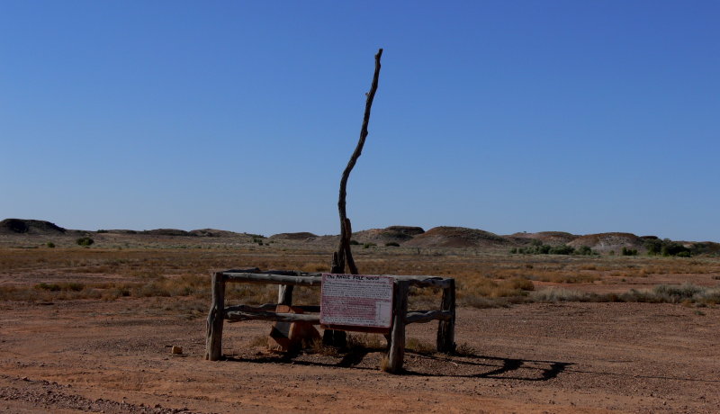Angle Pole on Oodnadatta Track, South Australia