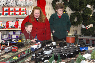 Christmas Trains - Ace Hardware store - Blackstone, VA
